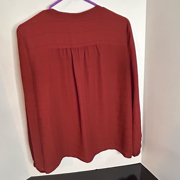 Loft Rust/Maroon V-Neck Long Sleeve Blouse Size Medium - Picture 2 of 4